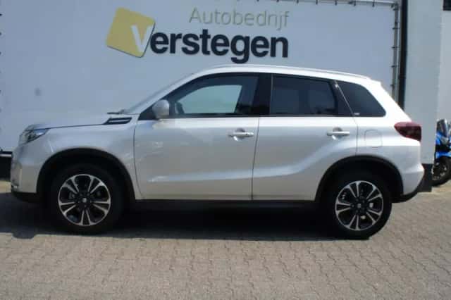 Suzuki Vitara (2024) thumbnail 3