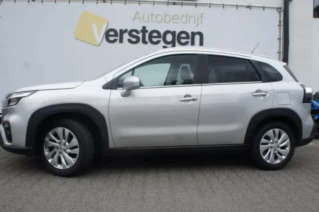 Suzuki S-Cross (2024) thumbnail 1