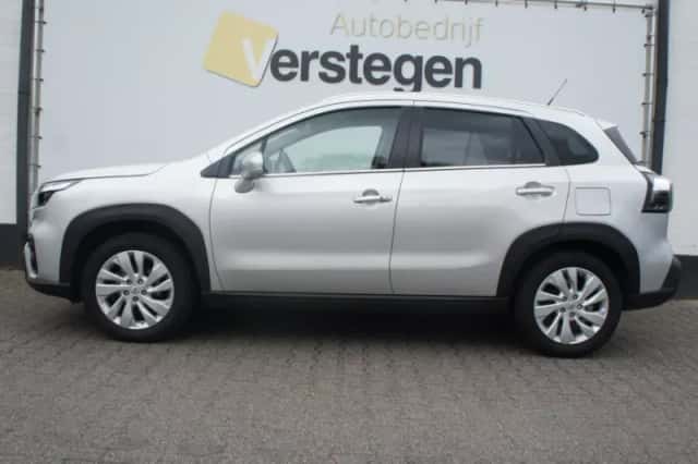 Suzuki S-Cross (2024) thumbnail 3