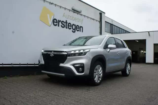 Suzuki S-Cross (2024) thumbnail 4