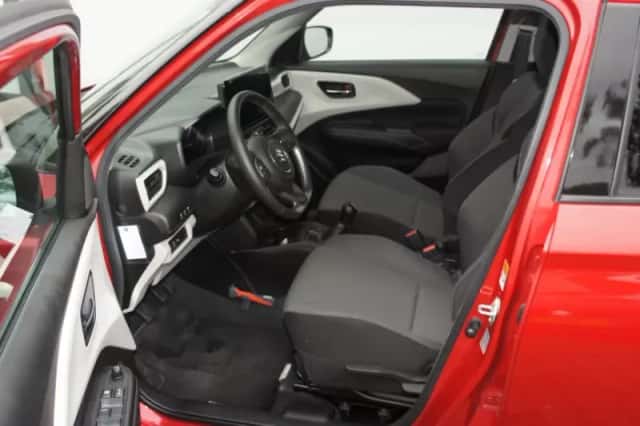 Suzuki Swift (2025) thumbnail 2