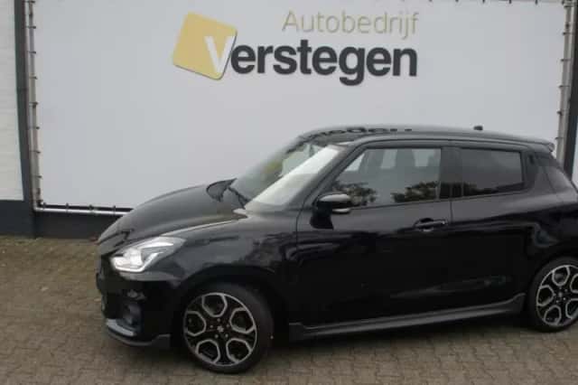 Suzuki Swift (2022) thumbnail 1