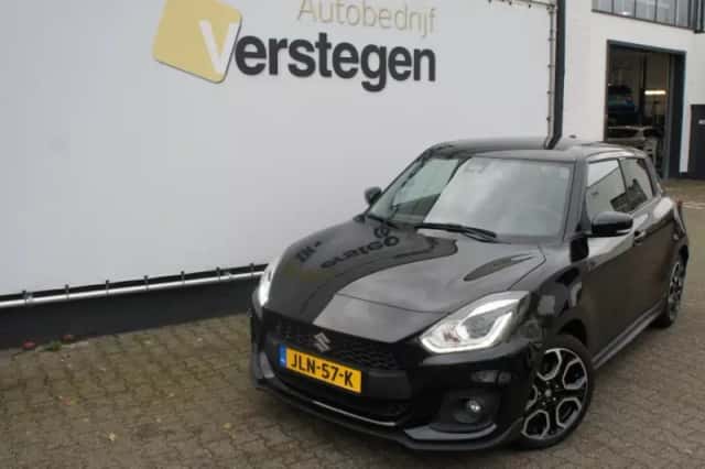 Suzuki Swift (2022) thumbnail 2