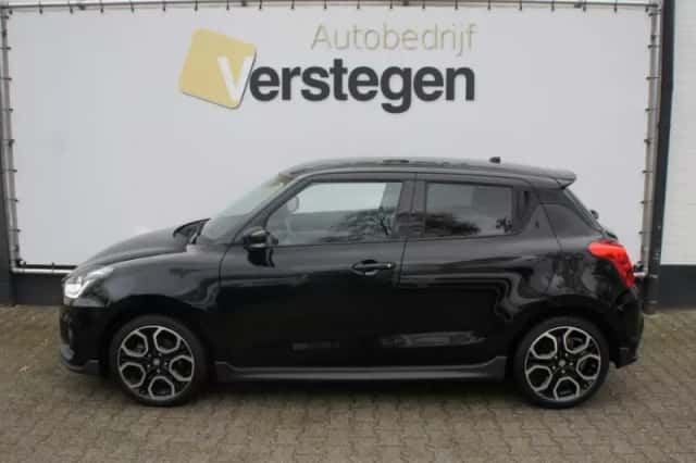 Suzuki Swift (2022) thumbnail 3