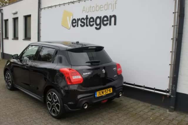 Suzuki Swift (2022) thumbnail 4