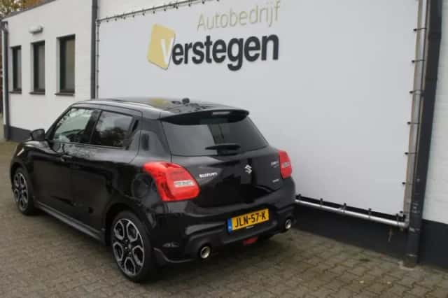 Suzuki Swift (2022) thumbnail 5