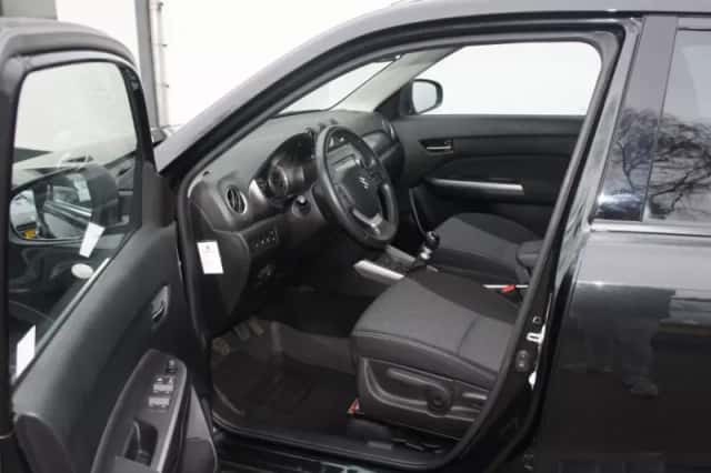Suzuki Vitara (2023) thumbnail 2