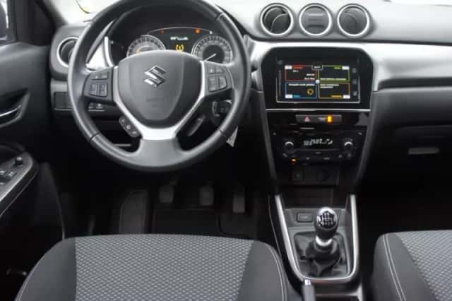 Suzuki Vitara (2023) thumbnail 4