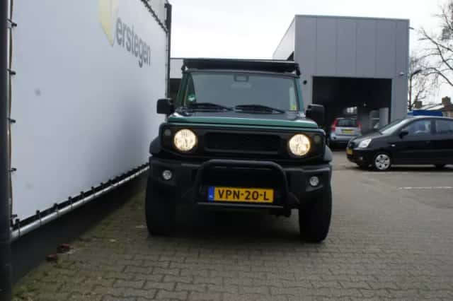Suzuki Jimny (2022) thumbnail 5
