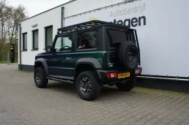 Suzuki Jimny (2022) thumbnail 6