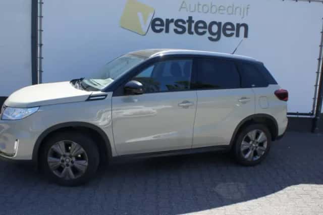 Suzuki Vitara (2020) thumbnail 2