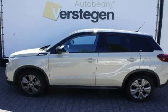 Suzuki Vitara (2020) thumbnail 4