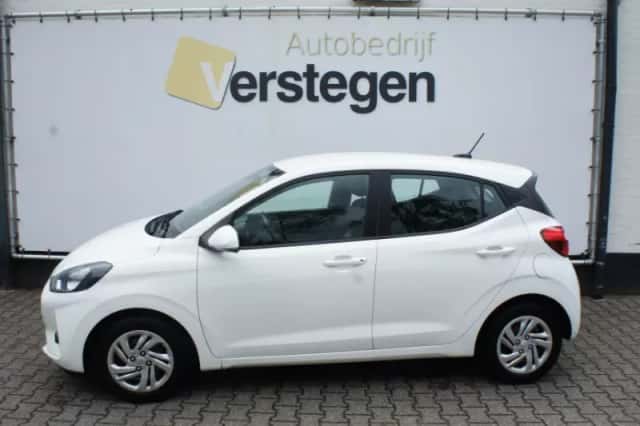 Hyundai i10 (2021) thumbnail 1