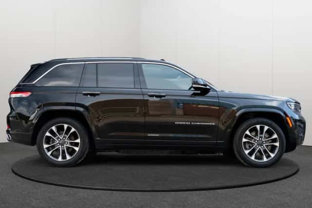 Jeep Grand Cherokee (2023) thumbnail 2