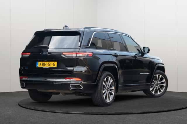 Jeep Grand Cherokee (2023) thumbnail 3