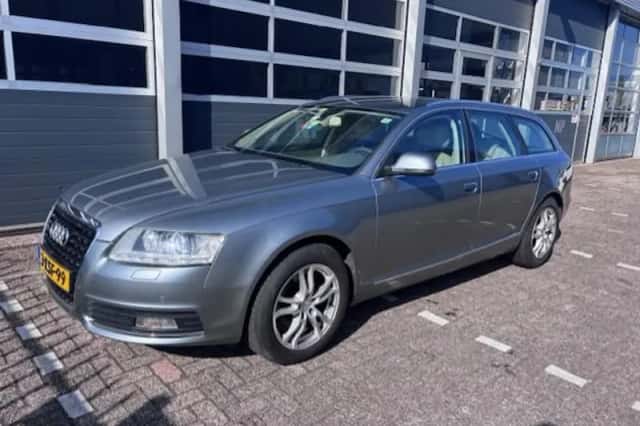 Audi A6 (2011) thumbnail 2