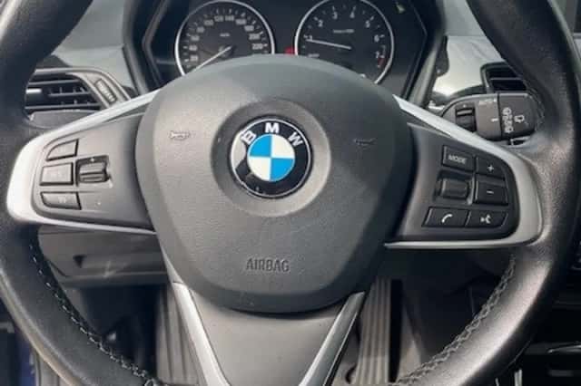 BMW X1 (2016) thumbnail 2