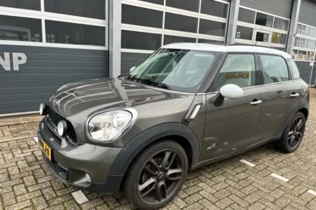 MINI Countryman (2011) thumbnail 2
