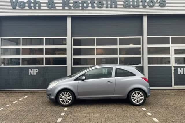 Opel Corsa (2009) thumbnail 1