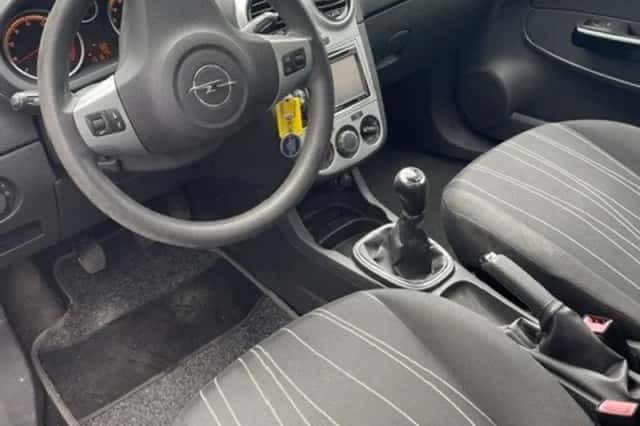 Opel Corsa (2009) thumbnail 3