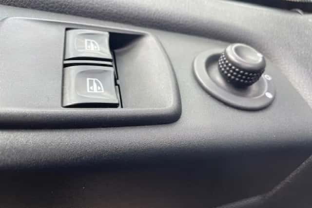 Opel Vivaro (2017) thumbnail 4