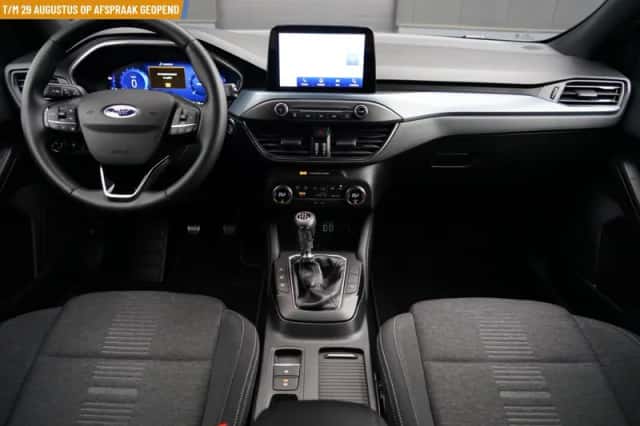 Ford Focus (2021) thumbnail 5