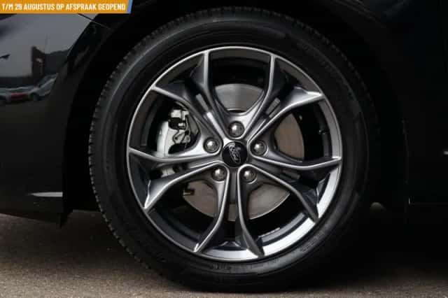 Ford Focus (2021) thumbnail 4