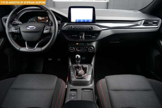 Ford Focus (2021) thumbnail 5