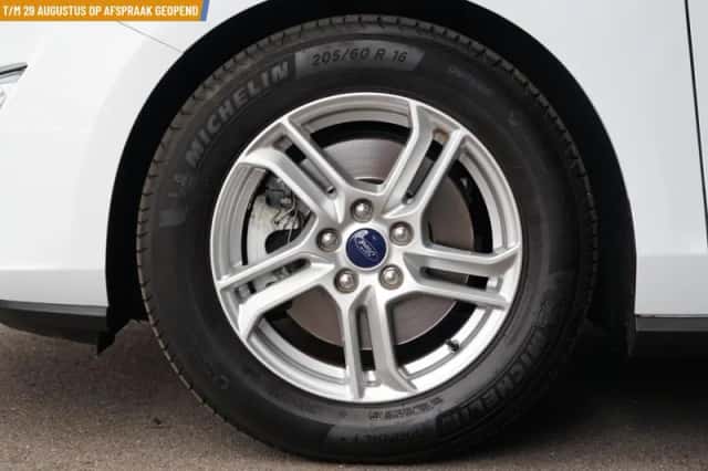 Ford Focus (2020) thumbnail 4