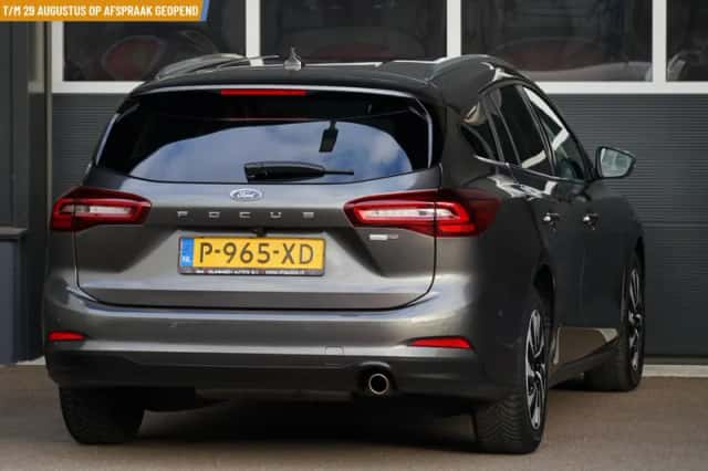 Ford Focus (2022) thumbnail 3