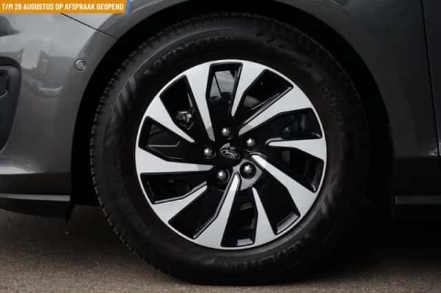 Ford Focus (2022) thumbnail 4