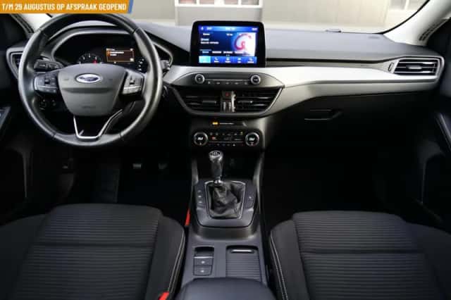 Ford Focus (2022) thumbnail 5