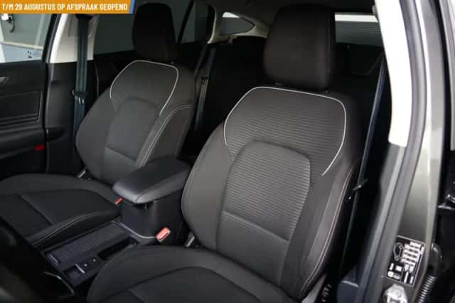 Ford Focus (2022) thumbnail 6