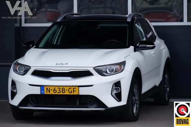 Kia Stonic (2021) thumbnail 2