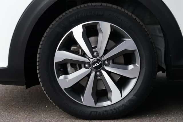 Kia Stonic (2021) thumbnail 4