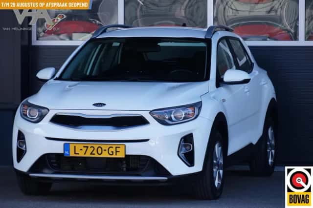 Kia Stonic (2021) thumbnail 2