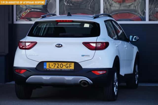 Kia Stonic (2021) thumbnail 3
