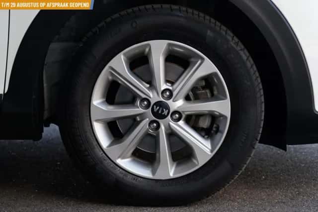 Kia Stonic (2021) thumbnail 4