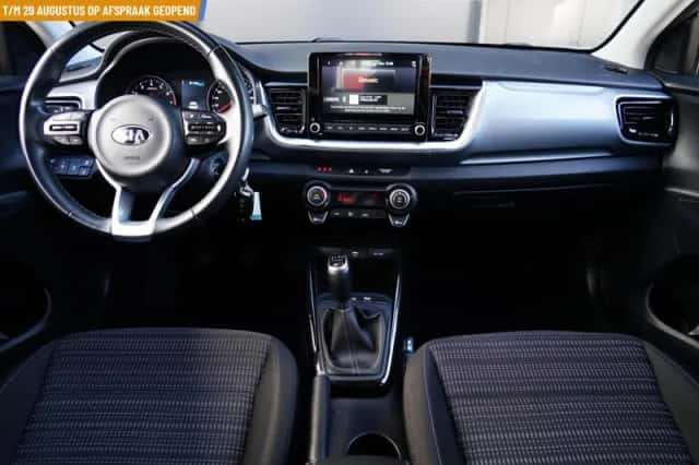 Kia Stonic (2021) thumbnail 5