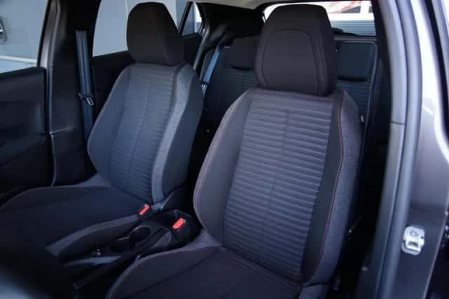 Peugeot 2008 (2022) thumbnail 5