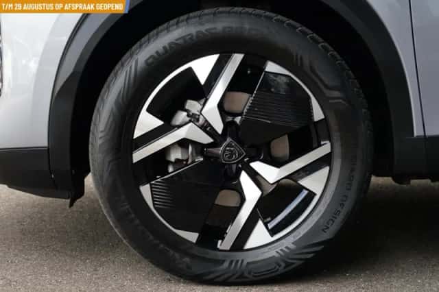 Peugeot 2008 (2024) thumbnail 4