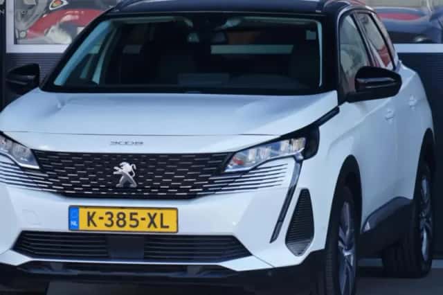 Peugeot 3008 (2021) thumbnail 1