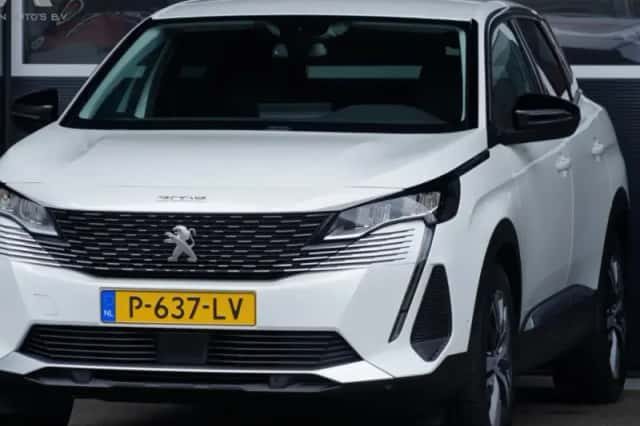 Peugeot 3008 (2022) thumbnail 1