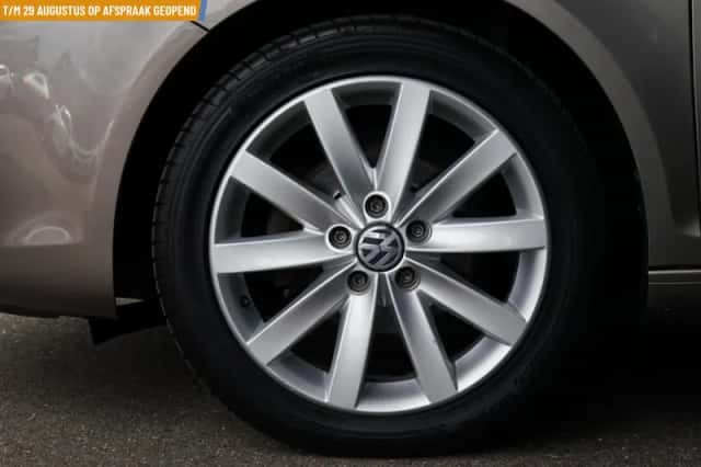 Volkswagen Golf (2012) thumbnail 4