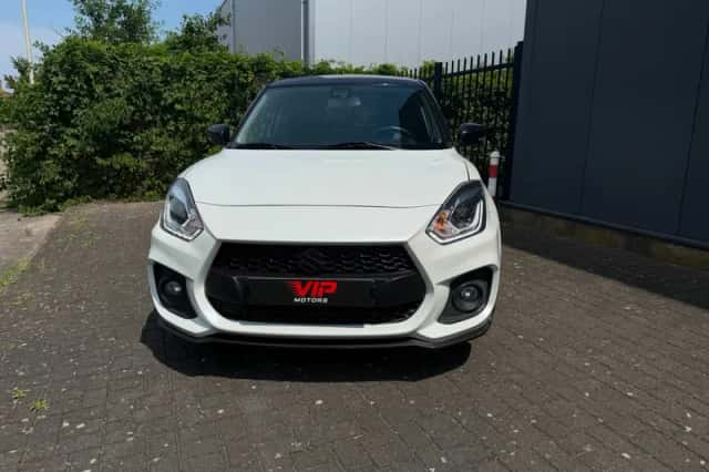 Suzuki Swift (2018) thumbnail 2