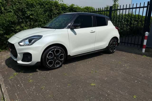 Suzuki Swift (2018) thumbnail 5