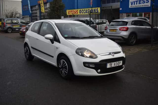 Fiat Punto (2011) thumbnail 1