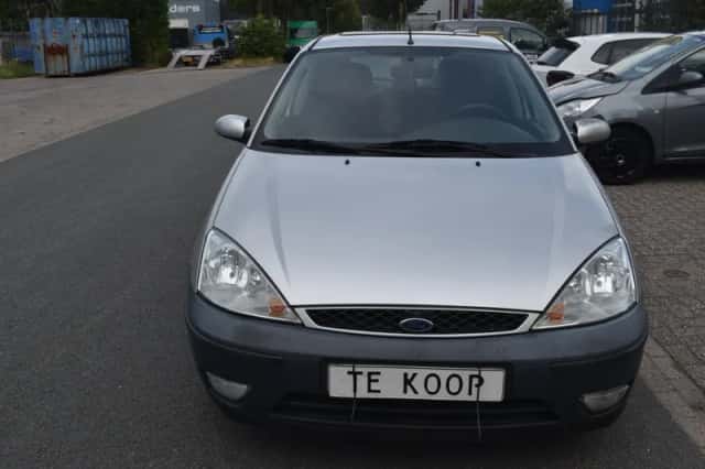 Ford Focus (2003) thumbnail 2