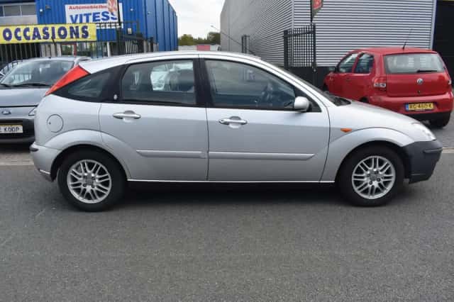 Ford Focus (2003) thumbnail 3