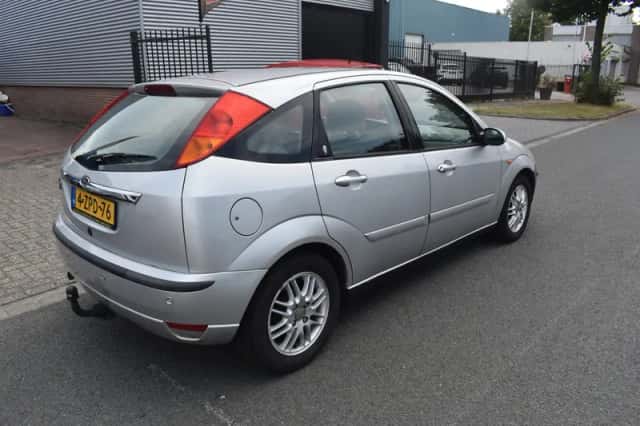 Ford Focus (2003) thumbnail 4